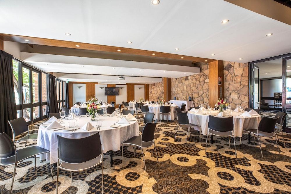 Nightcap At The Ranch Hotel Macquarie Park Exterior photo